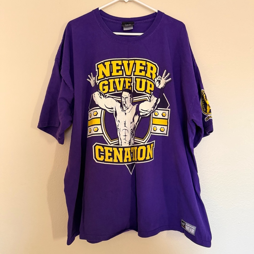 Vintage Y2K WWE Purple 'Never Give Up' Graphic Tee 4XL